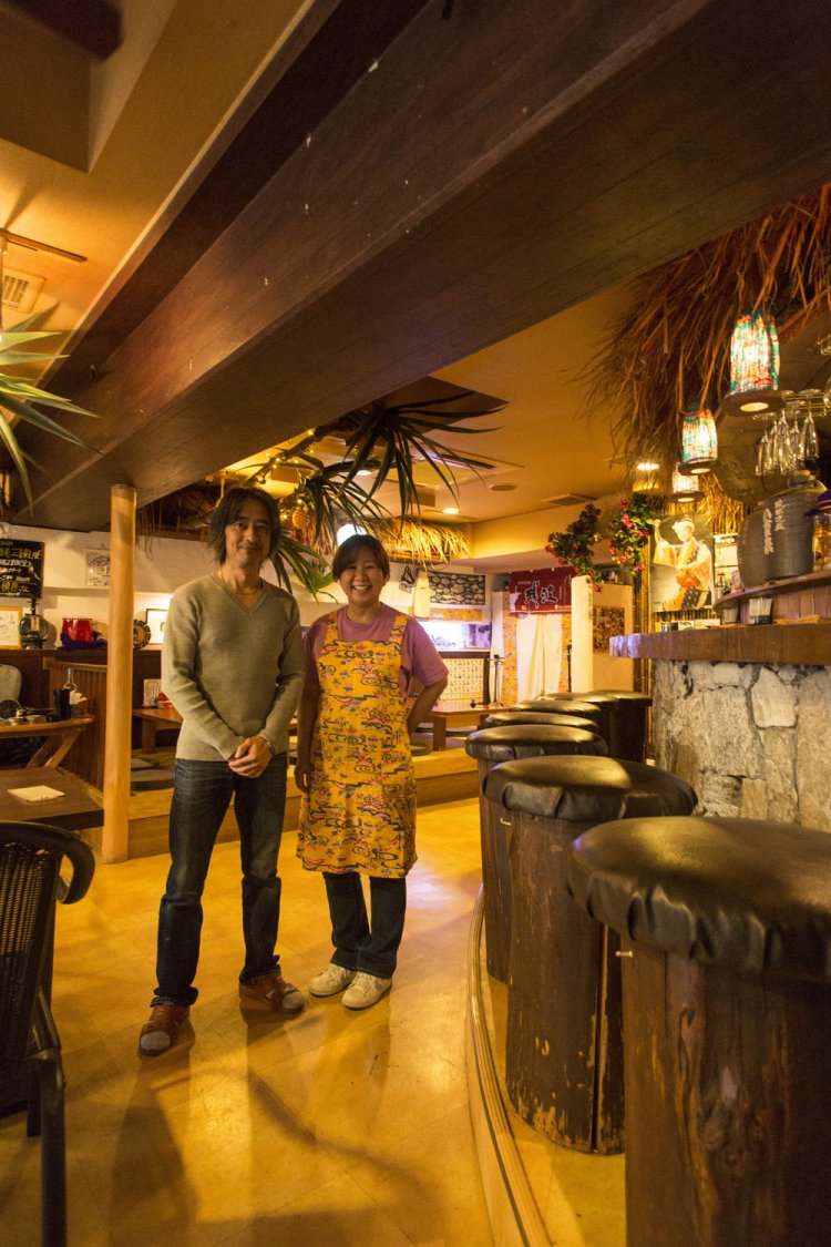 松山さんご夫妻。普段は娘さんが店に立っている。