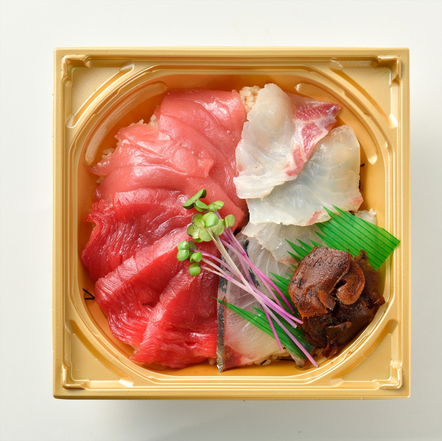 近大紅白丼 1900円。