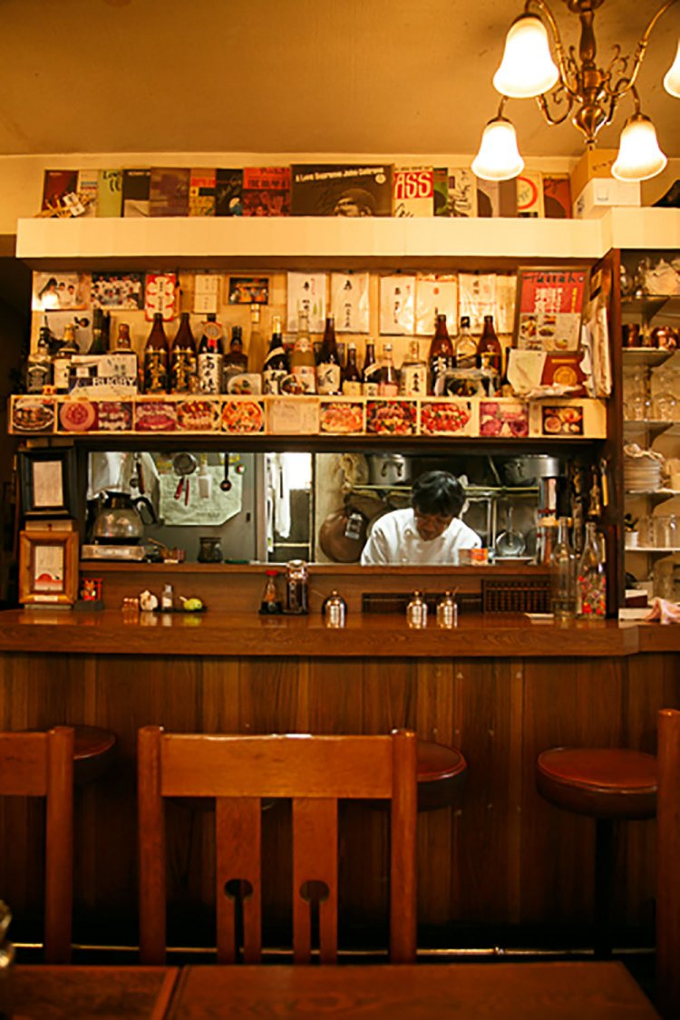 フルート奏者の店主の好きなJAZZが流れる店内。