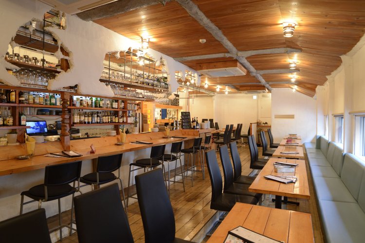 テーブルも広い。