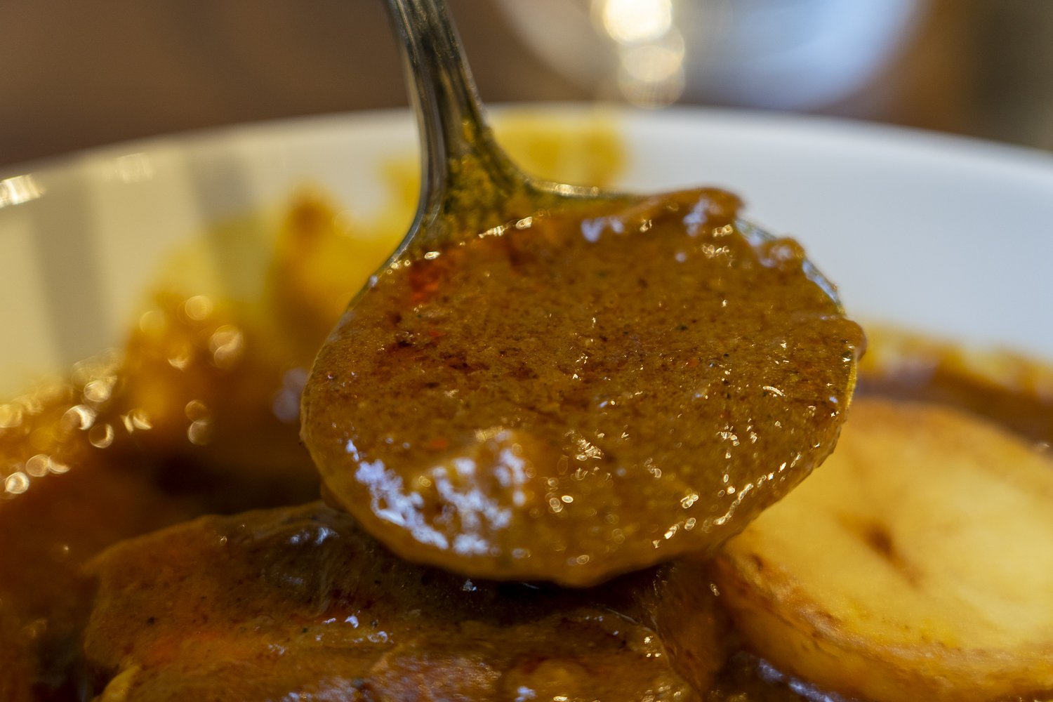 可愛い店名とは裏腹の ガツンとしたスパイシーさ カレー屋ばんび のカレーは 中毒性に要注意 さんたつ By 散歩の達人 Goo ニュース