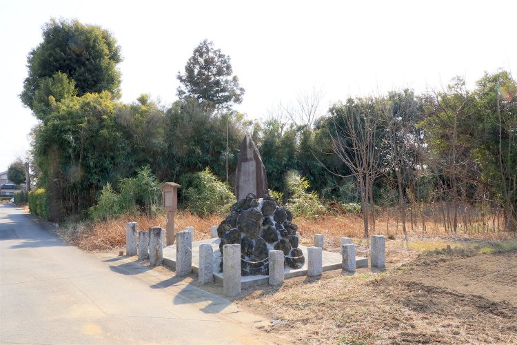 陣屋の目の前の道は旧中山道。