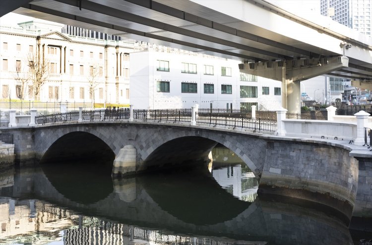 石組みやアーチ、手すり柵が美しい。文明開化時の姿を見事再現した。