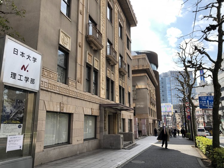 古老の風格を漂わせる日本大学理工学部。