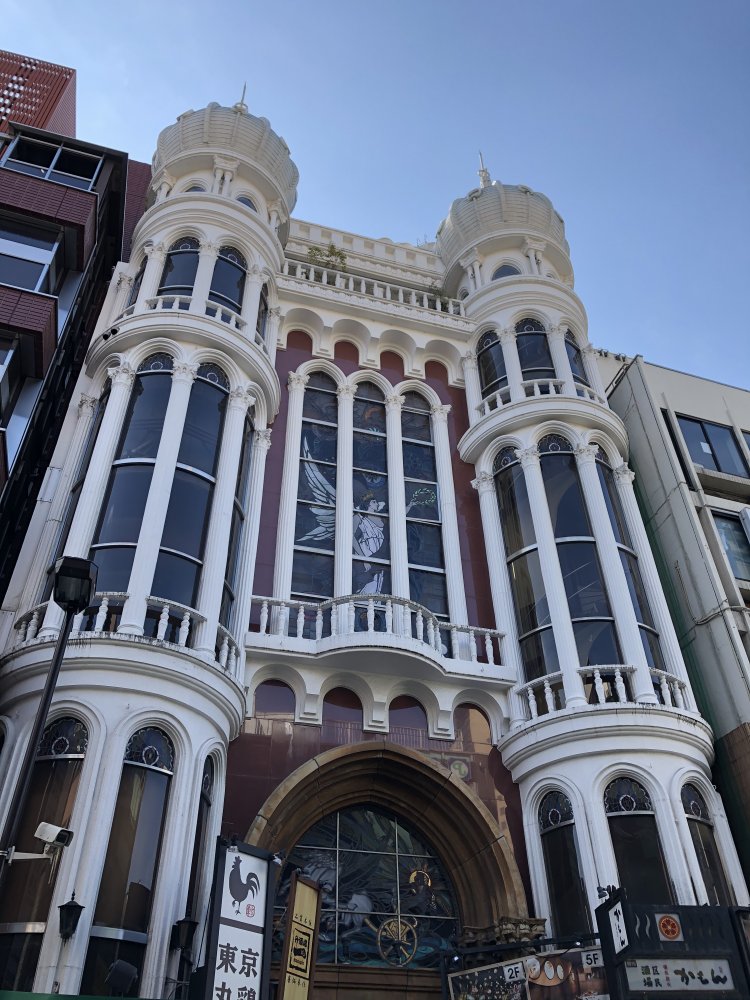 かつての名物喫茶「ウイーン」は建物のみ残っている。