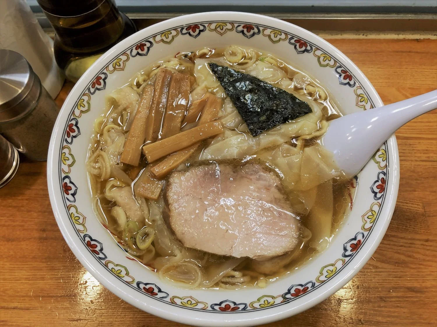 ノスタルジックな中華そばがたまらない 令和も荻窪ラーメン界のトップに君臨する 春木屋 を訪ねる さんたつ By 散歩の達人