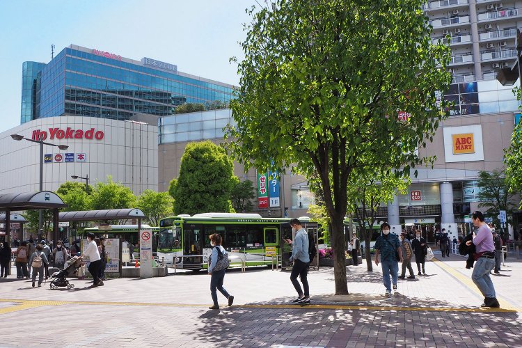 赤羽駅西口を出ると目の前に「イトーヨーカドー」が。