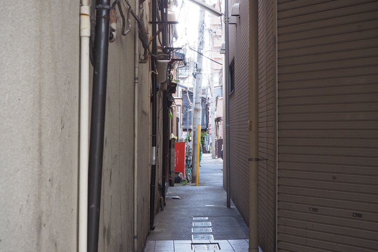 北千住の細い路地。