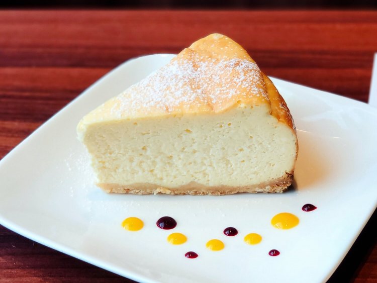 FSオリジナルベイクドチーズケーキ 550円。