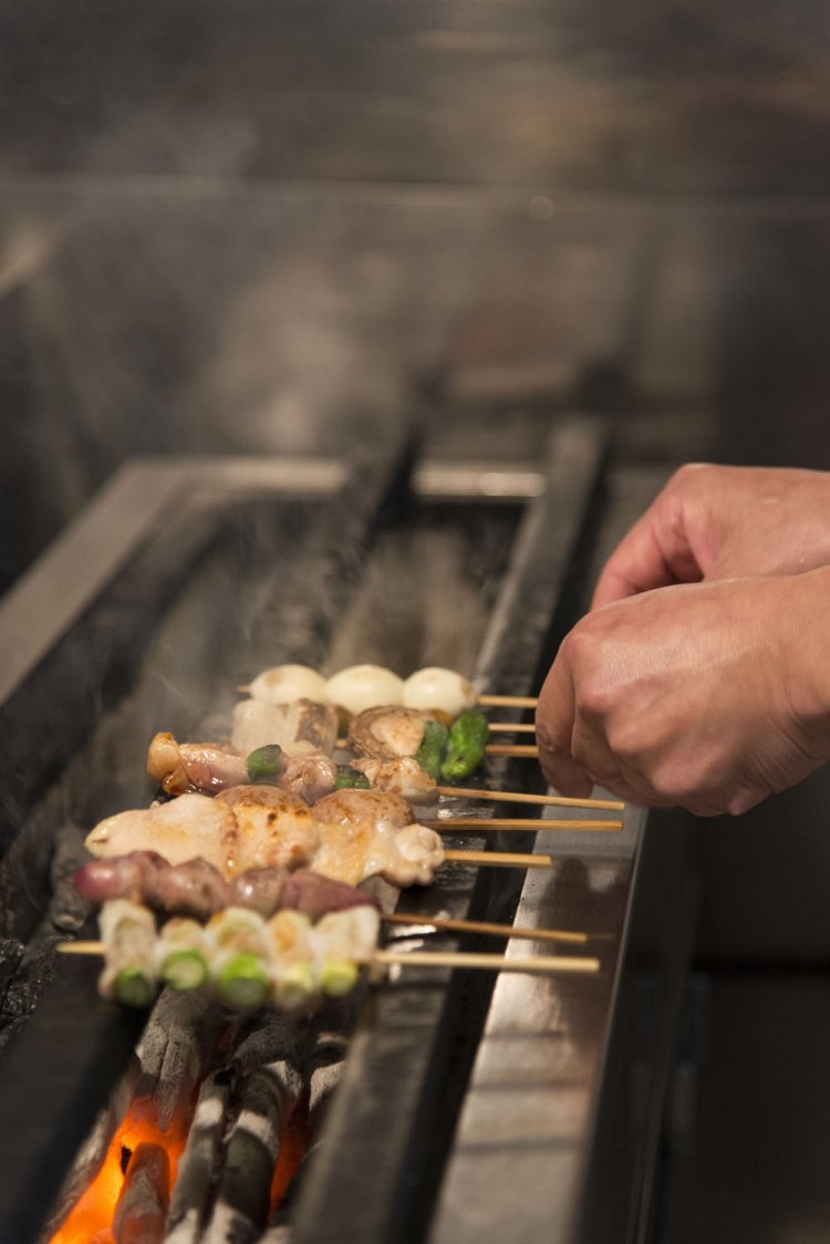 焼鳥は6本で1210円。