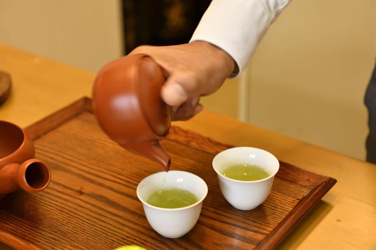 淹れ方教室は一日一組（要予約、1人1500円・菓子付は1人2000円）で開催。