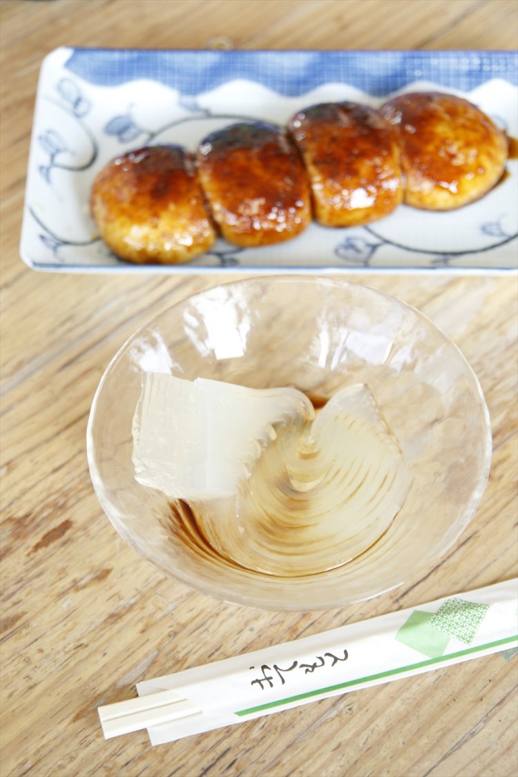 たれ付きところ天230円、焼きまんじゅう180円。