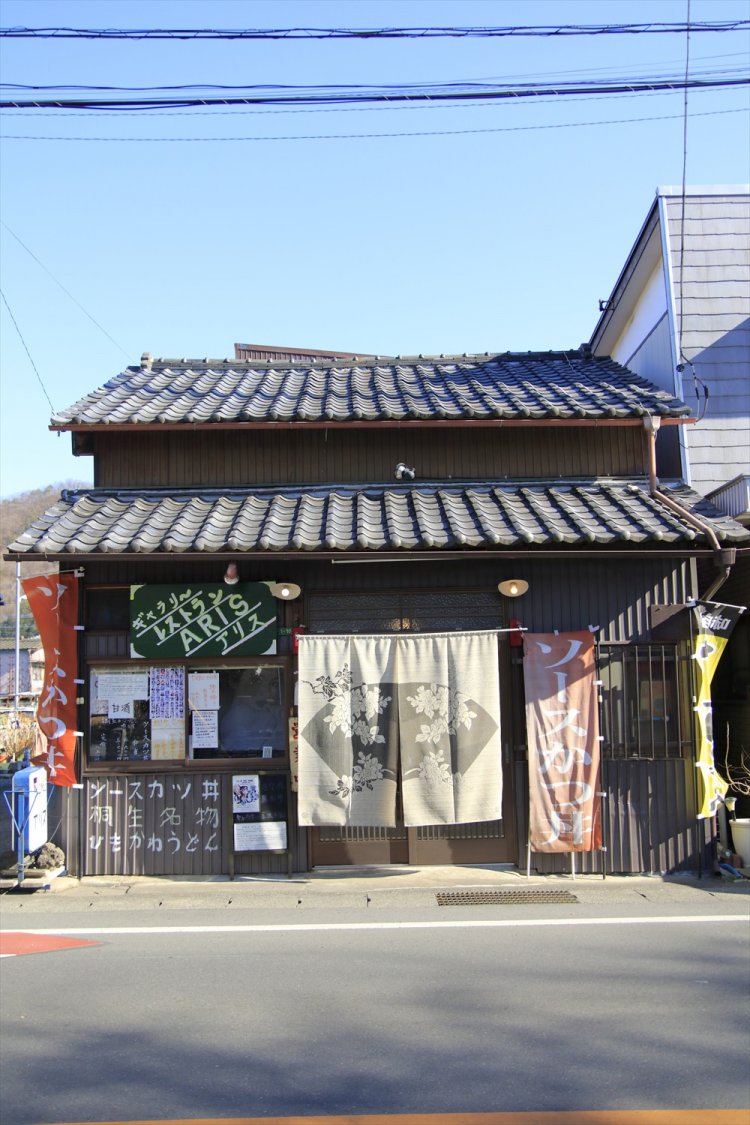 築60年の渋い平屋を改装＆増築して営業。