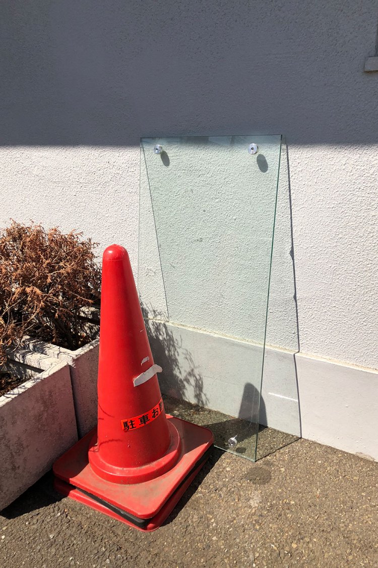 Shadow says something《影は語る》