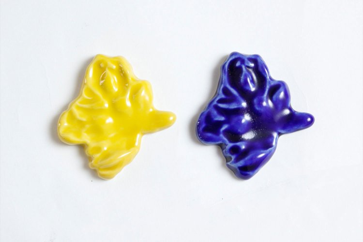 群馬県をかたどった、ぐんまの箸おき2個2200円。