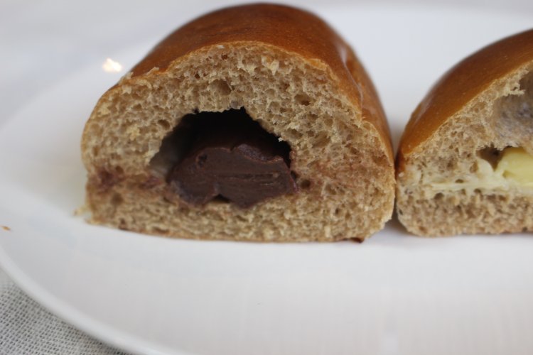 香ばしい風味のパンとチョコが絶妙に合う。