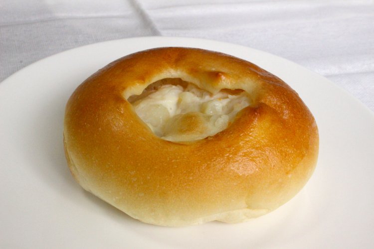 ポテトサラダパン80円もまん丸。