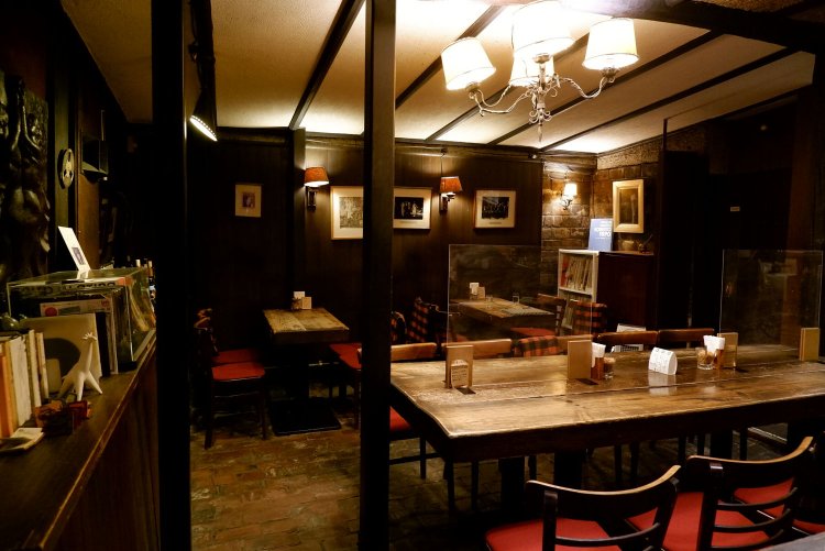 1995年に一部改装を施した店内。