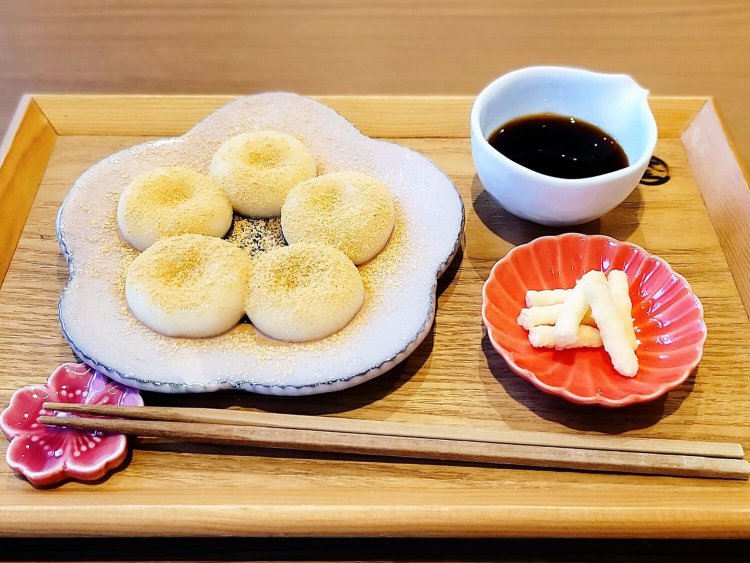 作りたてもちもち白玉〜黒蜜きなこ〜 770円。