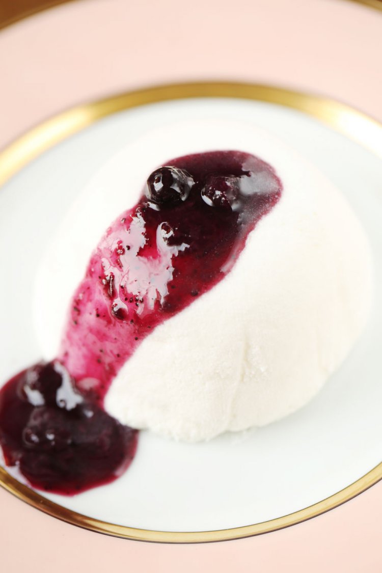 チーズケーキ500円（数量限定）。フルーランブレンド500円。