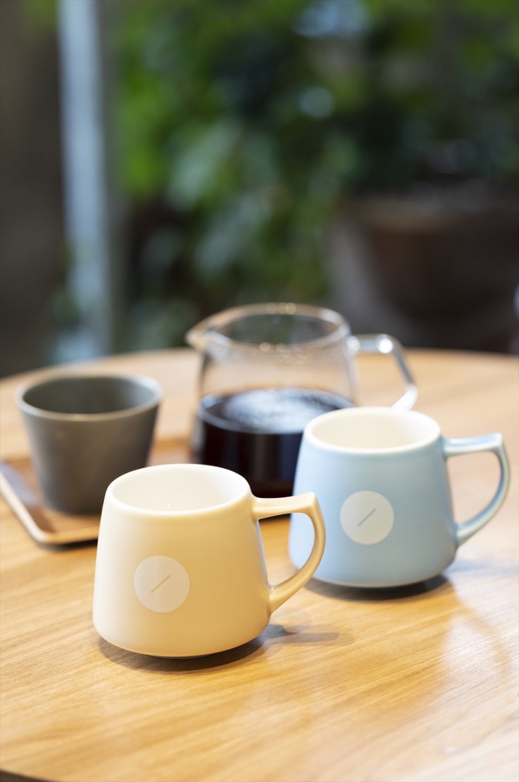 フィルターコーヒーは700円～。カップ各1650円は贈り物にも。