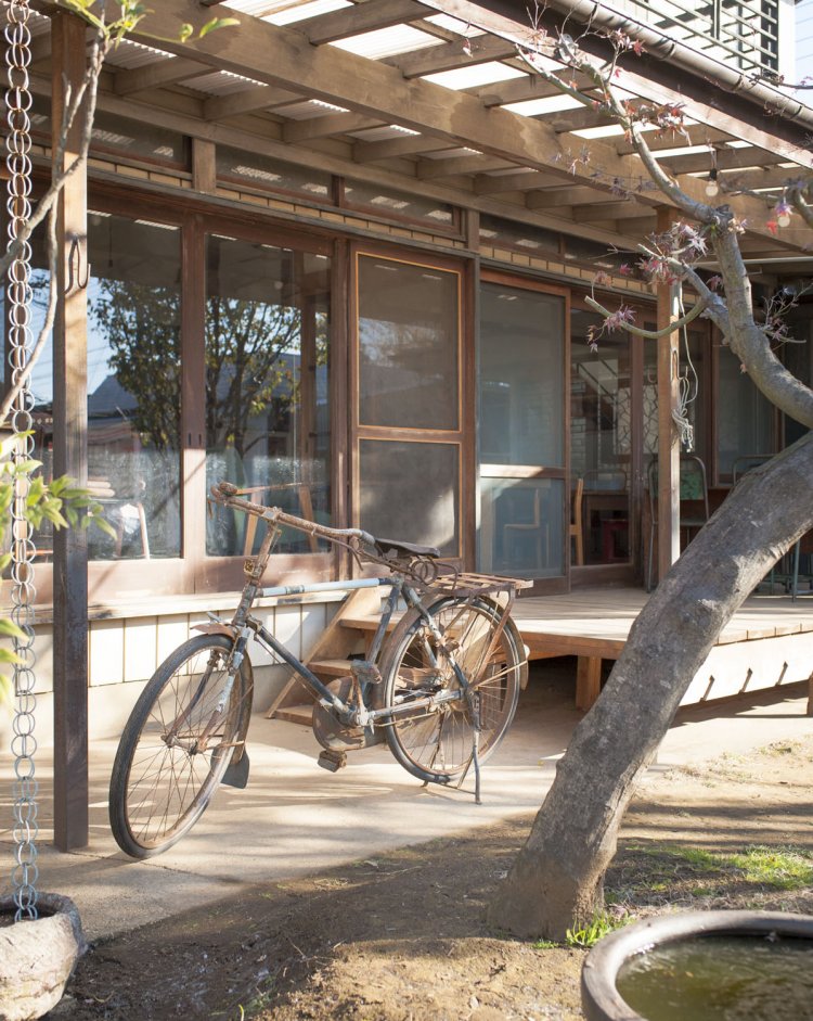 年代物の自転車がオブジェのよう。