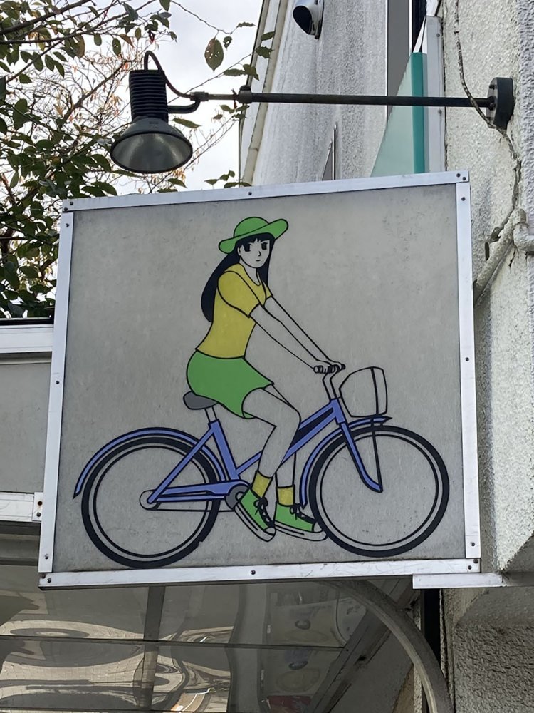 ペダル等の余計な要素を省き、シンプルに自転車を描いている上手さ（2020年）。