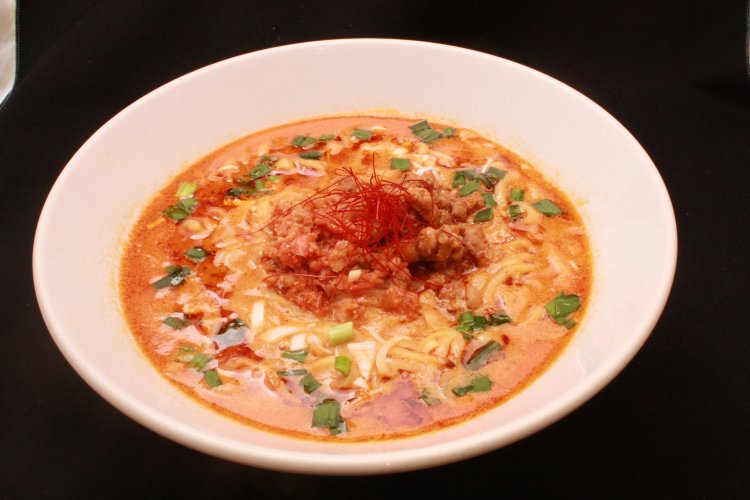 海老担々麺1000円。