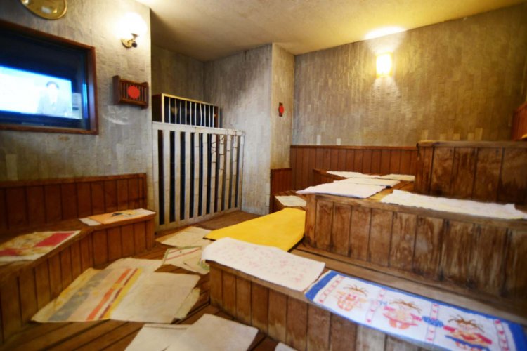 サウナは男湯のみ付いており、広々としていて、テレビも見ることができる。