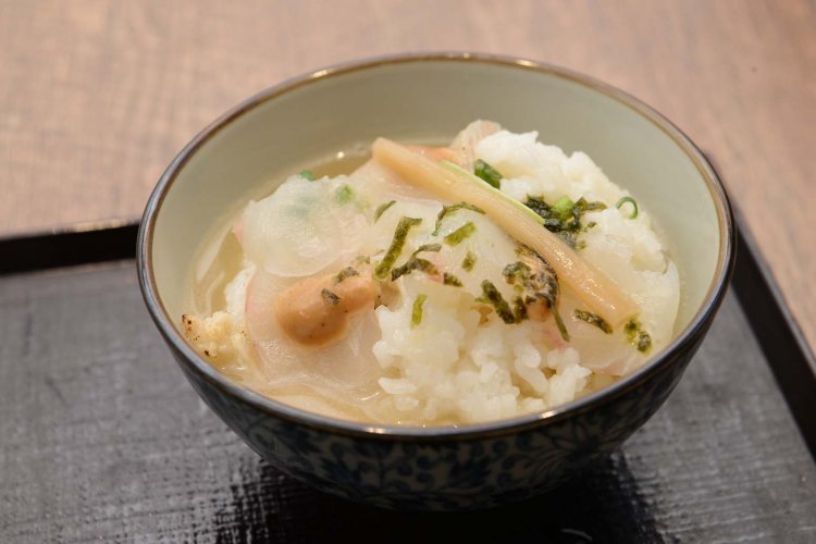 ほんのりと熱が通ることで、真鯛に旨みが増してさらにおいしくなる。