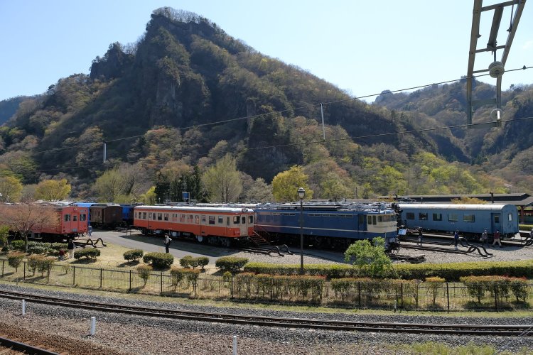 碓氷峠鉄道文化むらの屋外保存車両群。碓氷峠を走った車両だけでなく、全国から集められた車両が保存され、時々修繕を受けている。
