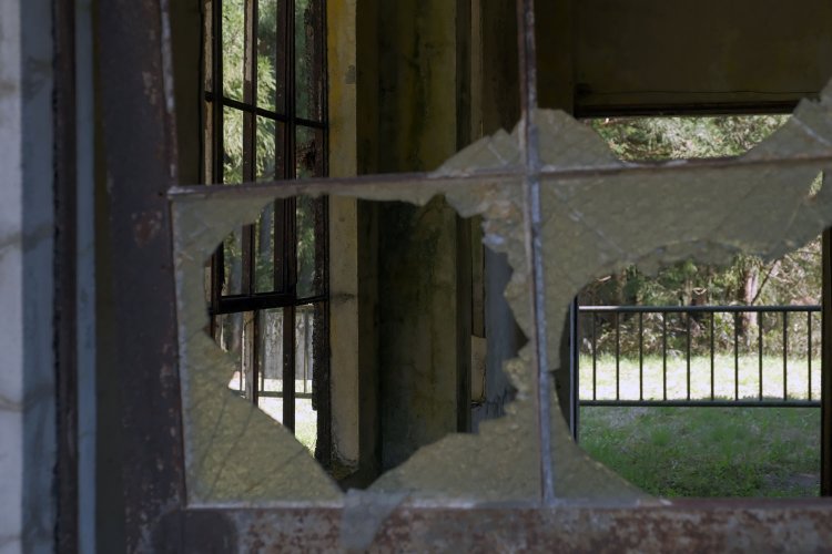 増設したと思しき部分は修繕されず、廃墟だったときのままに残されている。ここにはどんな設備があったのだろうか。