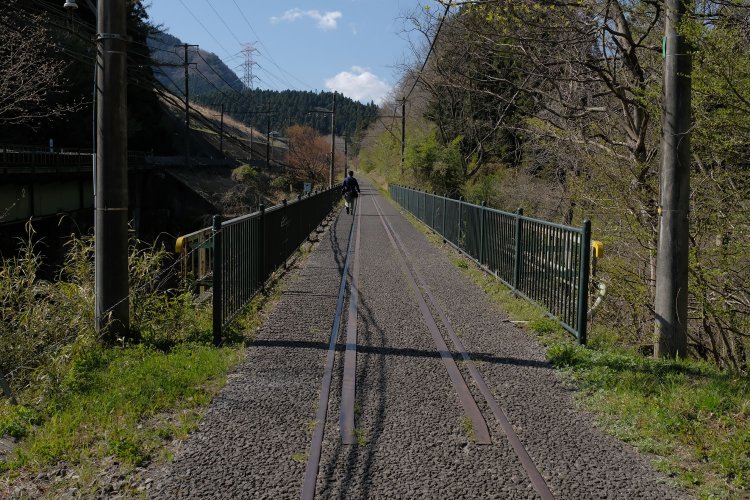 霧積川橋梁は、アプト式時代は碓氷第一橋梁と呼んだ。現在、しっかりと欄干もあって安心して渡れる。