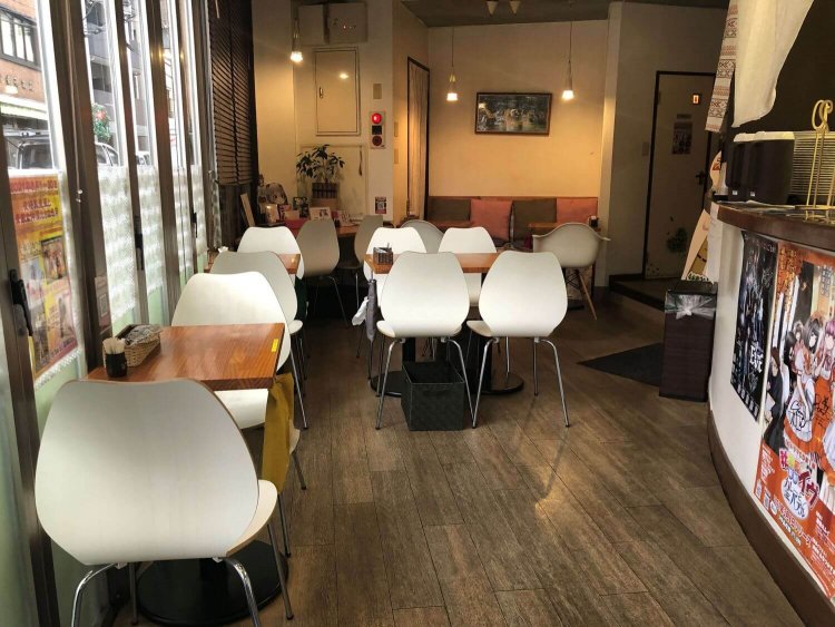 イベントのない日はジャズが流れ、落ち着いたムードに。