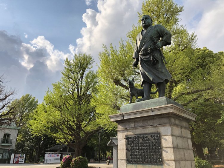 上野公園にある西郷隆盛像。昔は夜行列車で上京した人々が、まず最初に訪れる東京名所だった。