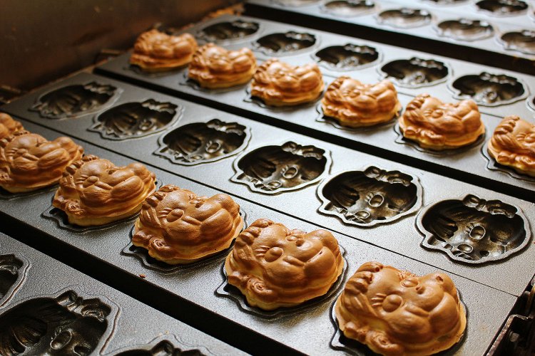 シュールでかわいいペコちゃん焼。