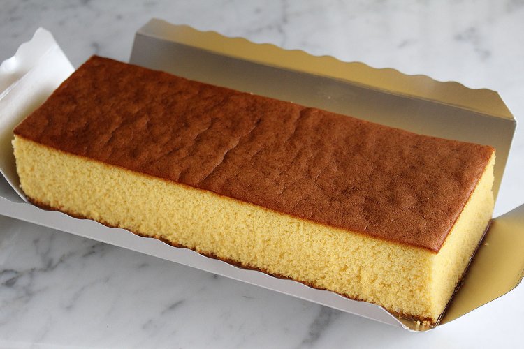 かすてら1斤。箱なし1150円・箱入り1400円。