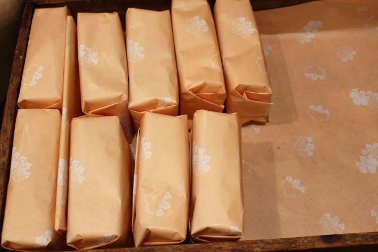 一番人気の0.5斤箱なし580円。