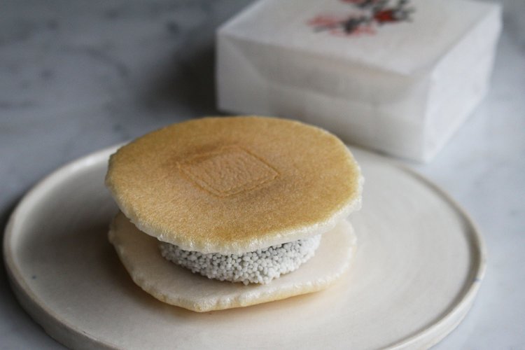 妹背（いもせ）1個220円。