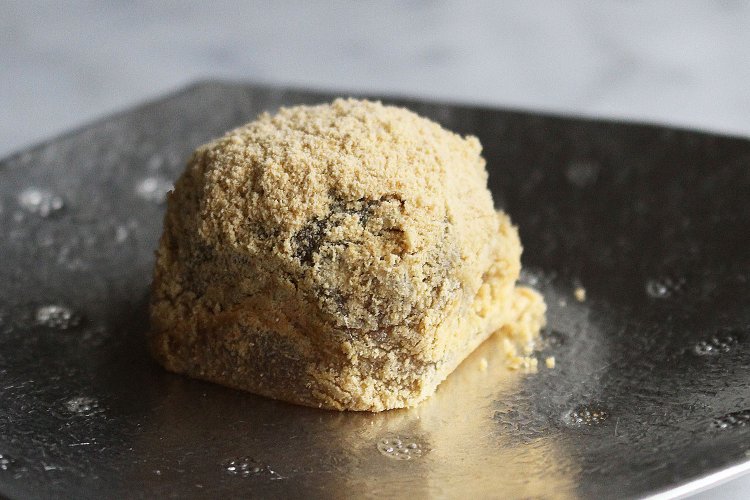 わらび餅。6個入850円。夏季は休み。