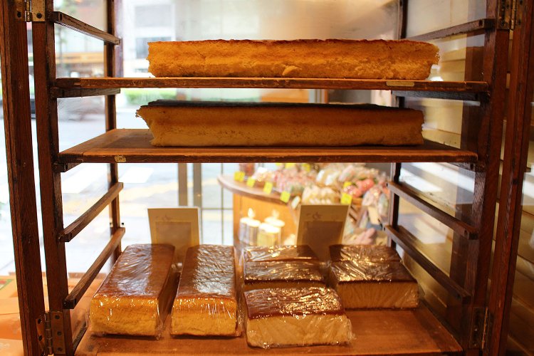 かすてらの甘い香りがただよう店内。