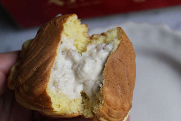 限定味のきのこクリームシチュー。1個170円。限定の味は季節や行事ごとに変わる。