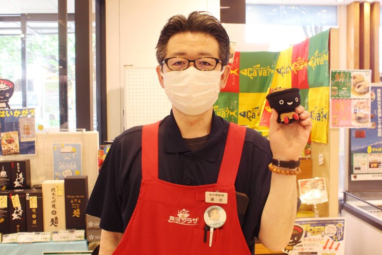 マスクの上からでも優しい笑顔なのがわかる清水さん。