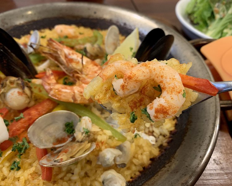 パエリアの醍醐味と言えば……やっぱりお焦げ！