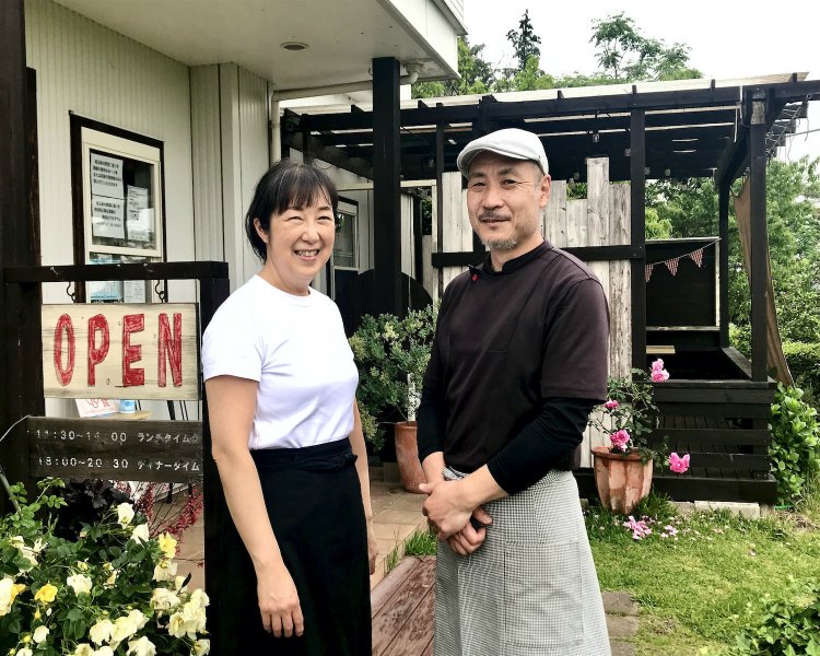 店主の森 富美之さんと妻の佐智枝さん。