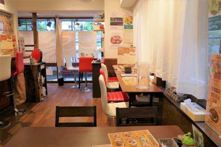 気取らずに食事を楽しめる空間。