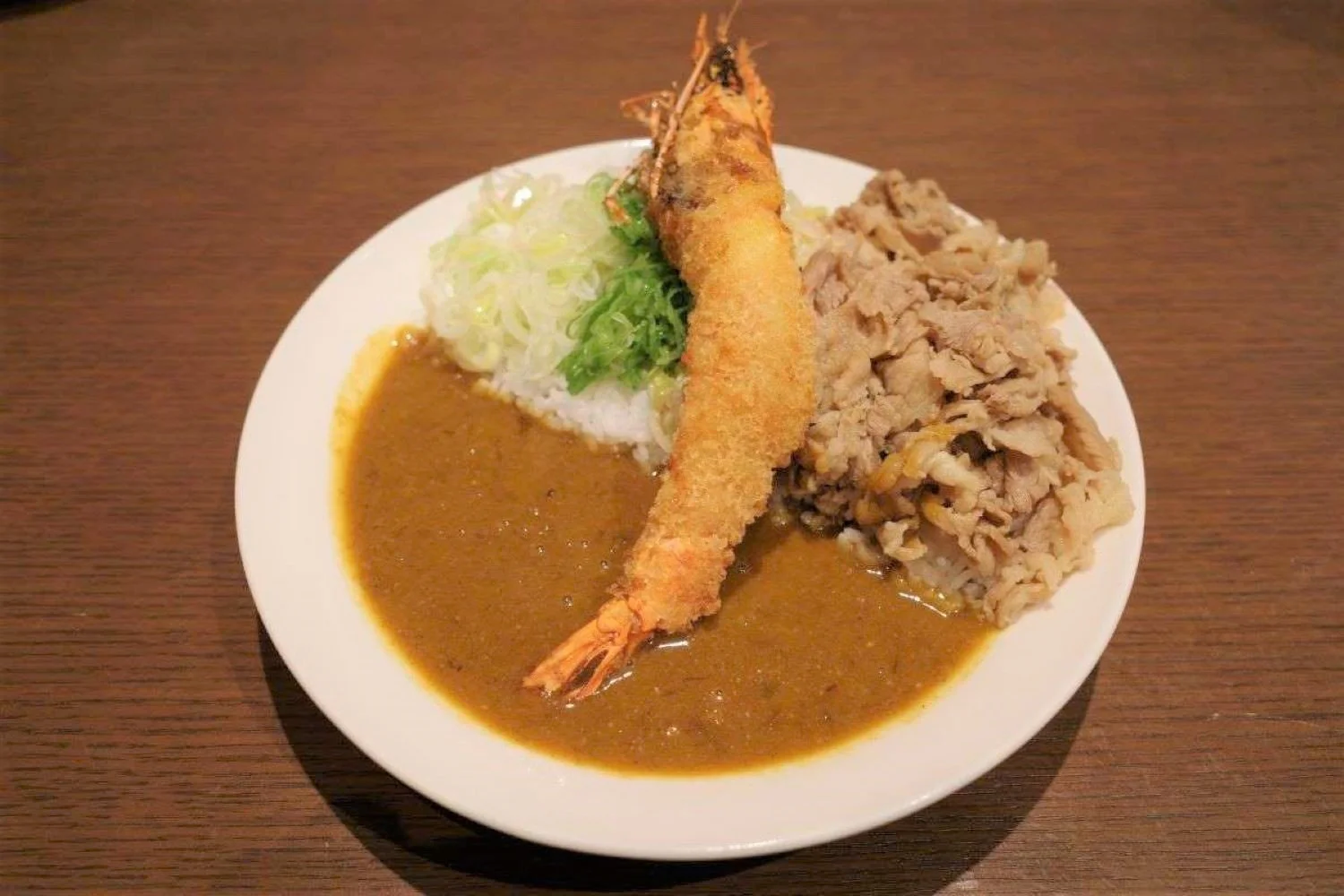 ユニークなトッピングと正統派のルーが相性抜群 神田のカレー専門店 Komi Z でアレンジ系カレーにワクワク さんたつ By 散歩の達人