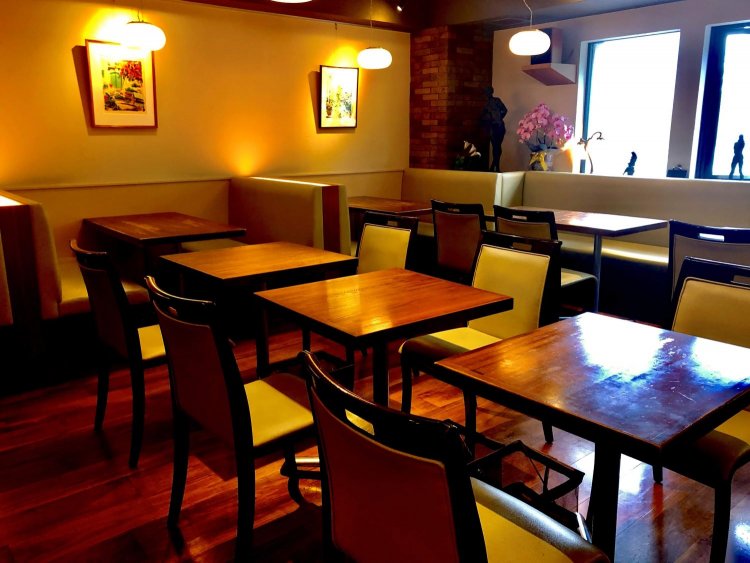 落ち着いたムードの店内。