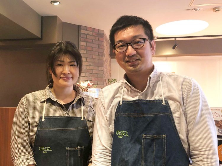 一喜さんご自身はロックが好きだそう（写真右）。「Hi-StandardやBRAHMAN、ザ・クロマニヨンズをよく聴いています。開店前に店で流していたりもしますよ」