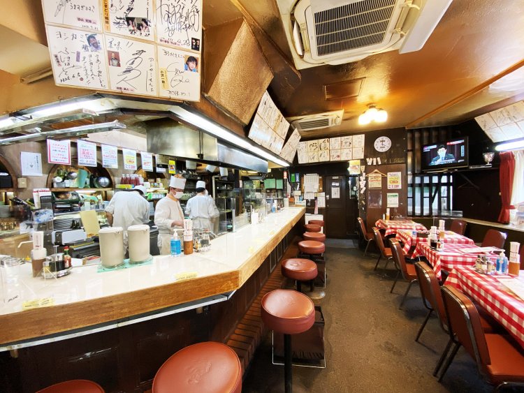昭和の時代から変わらない店内の雰囲気に癒されるという客も多い。